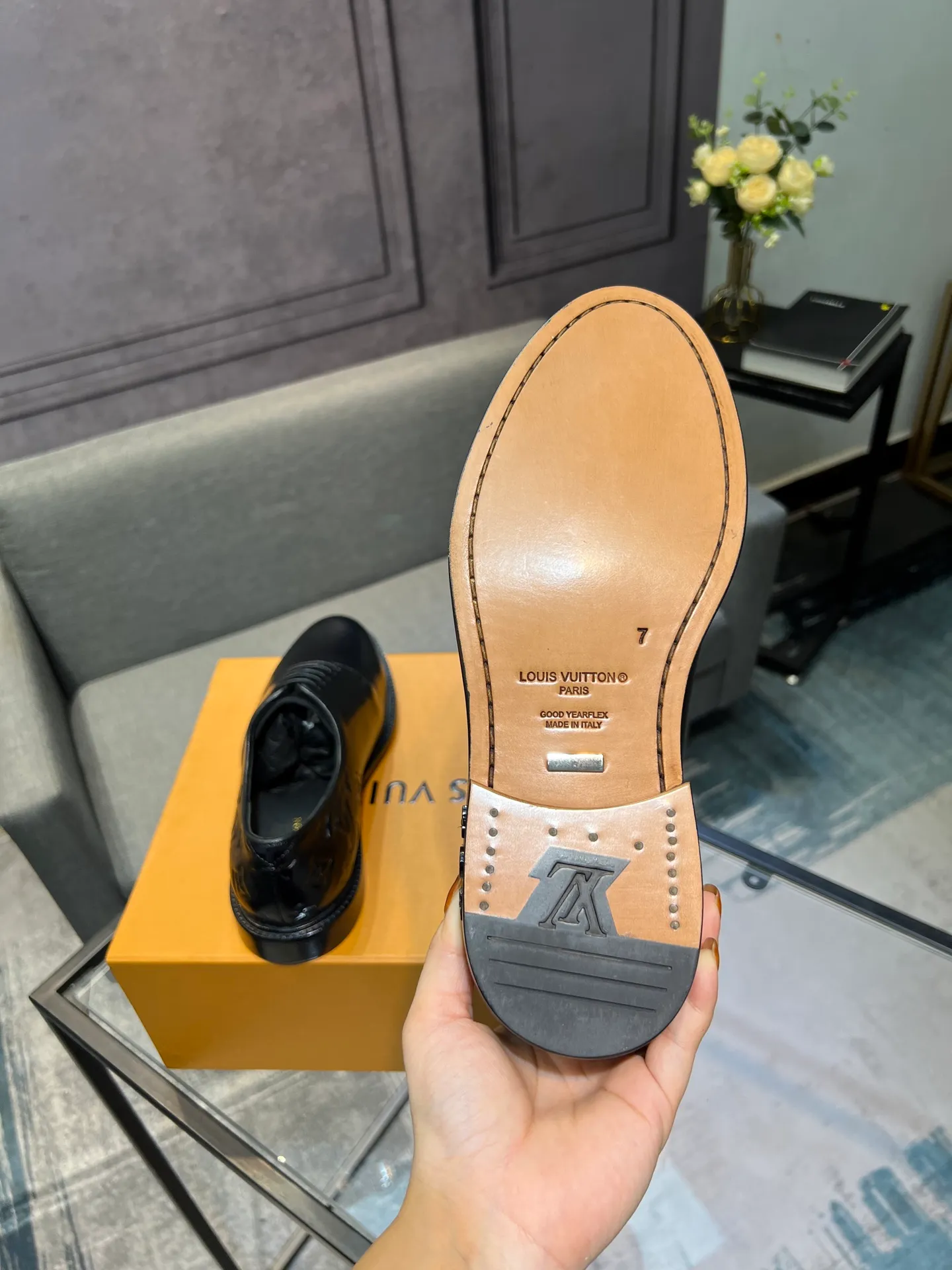 Men's shoes 💰1020 LV top luxury brand, high-quality men's business formal leather shoes, imported genuine leather soles! Customized imported leather, the first layer of open-edge beaded lacquered cowhide, the texture is incomparable, the imported cowhide lining, high-end high-end shoes, don't miss it! size:39-44 (Male 38 45 46 customized)